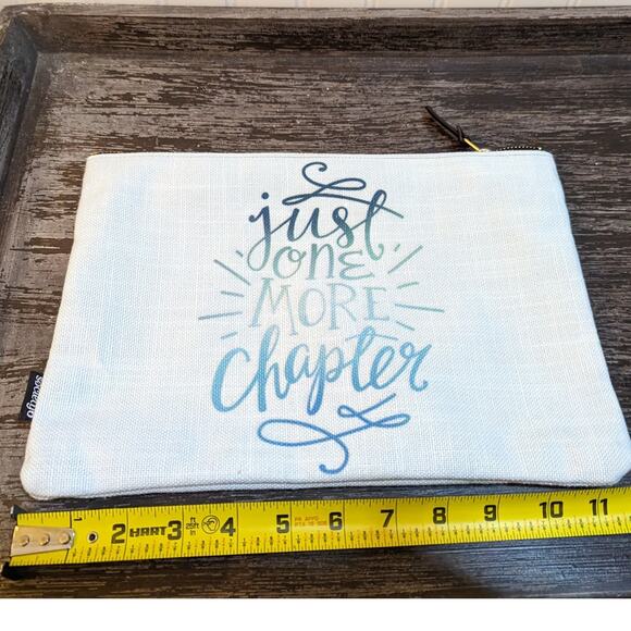 Just One More Chapter Book Cover Bag. - Picture 2 of 3